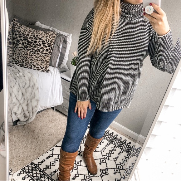 Cabi Fergie Turtleneck Striped Split Front Sweater Size Small Cozy Pullover - Picture 2 of 11